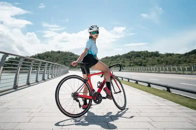 公路车骑行写真bmc