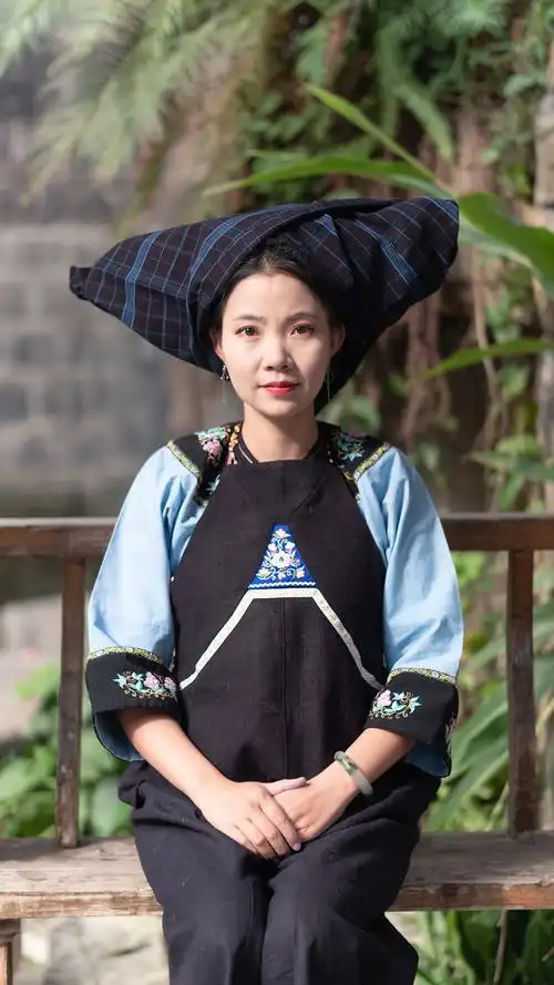 贵州布依族少女