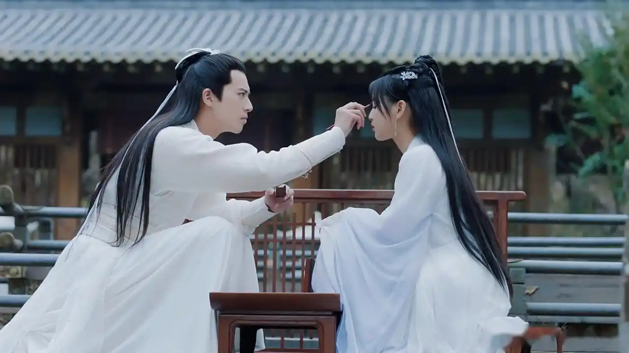 我君临渊果然是全能的,看看凤舞杨超越的这个眉毛,这个化妆水平,我敢