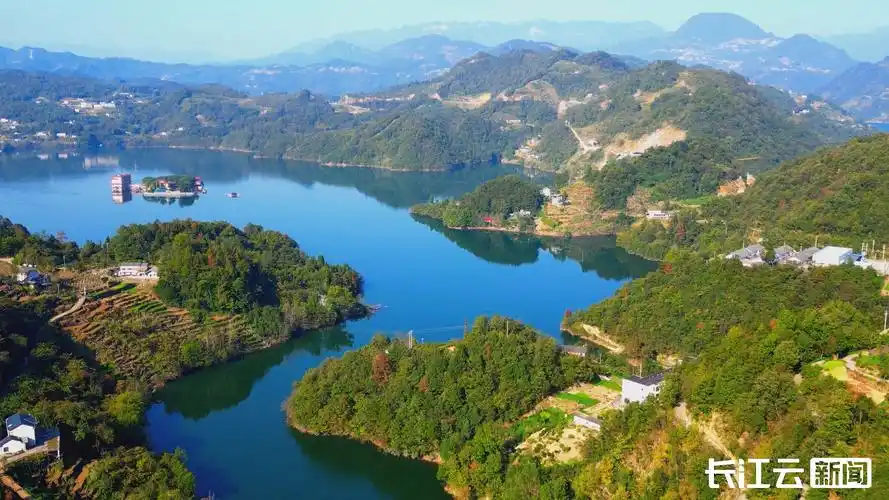 一桥架南北清江又飞虹宜昌长阳都镇湾镇峡洞岩桥试通车