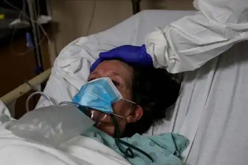 全球每天上万人死于新冠报道称,仅在过去的两个月中