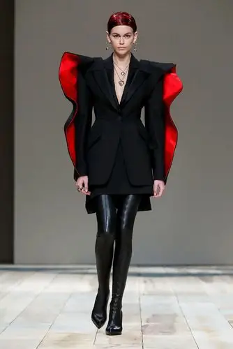 威尔士传统工艺的赞歌,alexander mcqueen 2020 秋冬巴黎秀场回顾