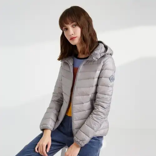 波司登女士外穿保暖短款冬季都市经典羽绒服b90131016