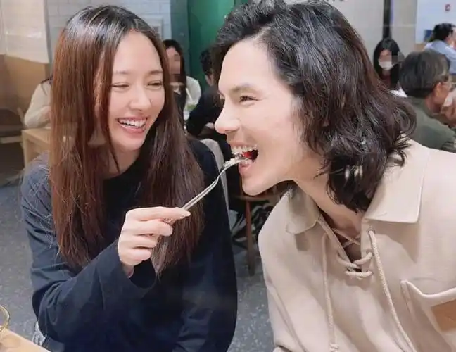 郭碧婷给老公手写打call纸条甜喊向佐佐佐越爱越高调