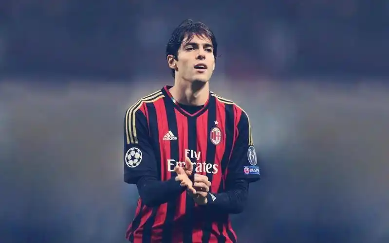 欧冠经典,曼联vsac米兰,看看当年的卡卡有多么的强!