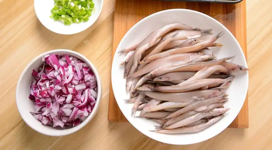 天热来点下酒菜香辣海泥鳅味道不错