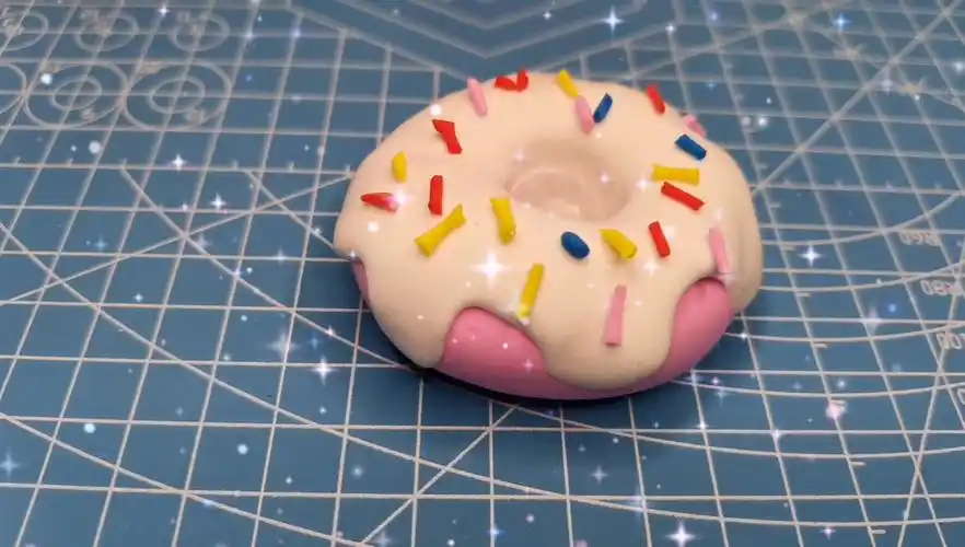 简单好做手工黏土橡皮泥食物甜甜圈适合亲子互动游戏一起来做吧