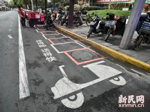 停得帅送得快外卖电动车规范停放