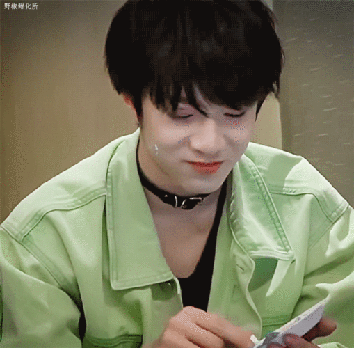 刘耀文 动态图 可爱帅气瞬间