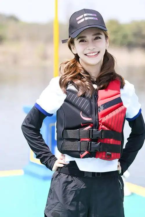 加训认真练习掌舵angelababy《奔跑吧》加训认真练习掌舵痛失女舵手