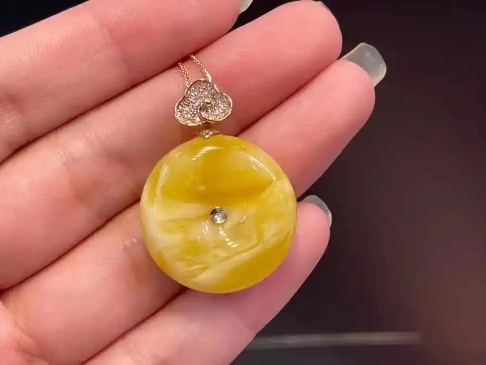 品名俄料蜜蜡18k金镶嵌吊坠规格3