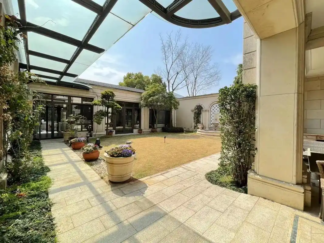 杭州十大豪宅之一绿城云栖玫瑰园法式排屋边