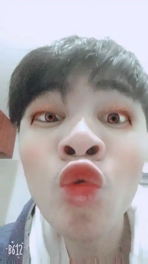 身边有一个喜欢拍丑照做表情包的朋友是一种怎样的体验? - 知乎