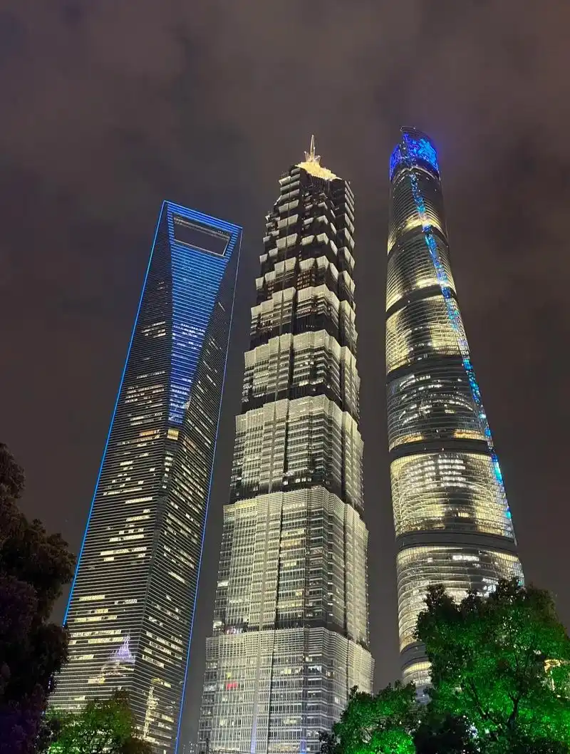 上海三件套来喽#魔都上海 #外滩夜景 #陆家嘴三件套 - 抖音