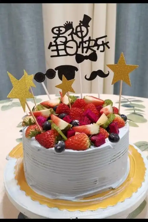 猫儿在阳光下做的水果奶油【生日蛋糕】