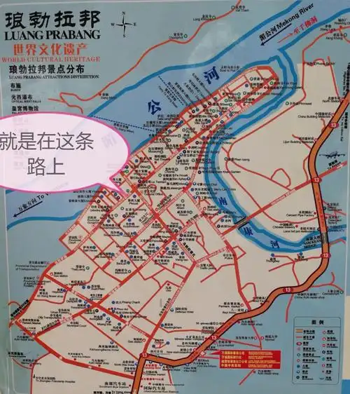 老挝琅勃拉邦的晨间布施