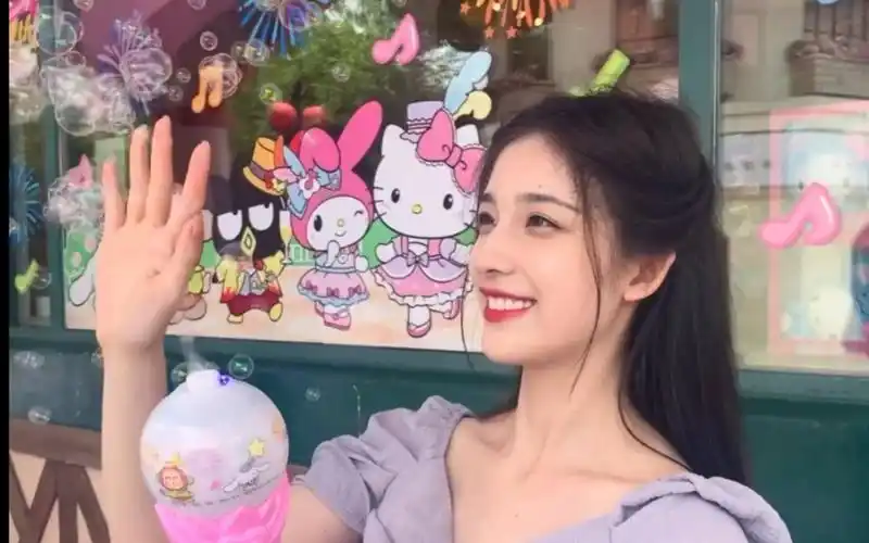 【钟丽丽】虽然 但是 … 她好美