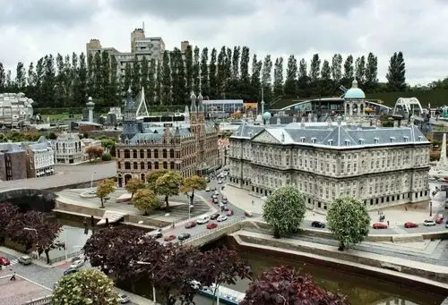 世界上最小的城市小人国连小孩都成了巨婴!