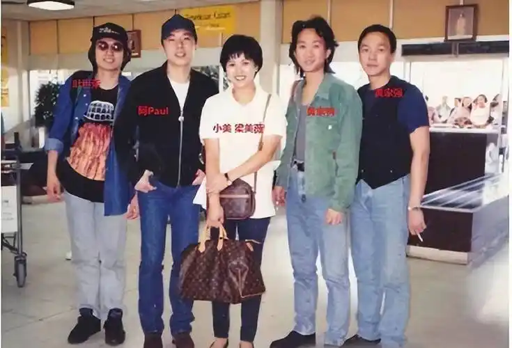 小美自然无法消化这接二连三的噩耗,后有"传奇主唱"黄家驹在日本意外