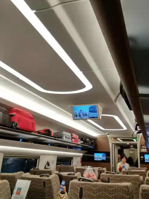 跟我看看复兴号高铁列车