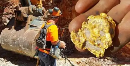 有时甚至会在地表形成金砂,为金矿的探勘和开采提供了线索