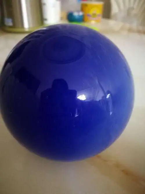 说到圆首先想到的就属球了!每个球都是圆形的,这样便于滚动!