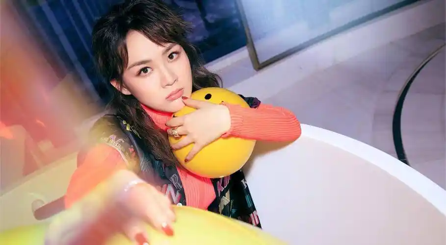 里获得亚军的陈梓童,为什么现在却不见踪迹了_作品_周杰伦_比赛