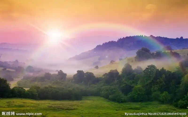 夕阳下大山美景图片