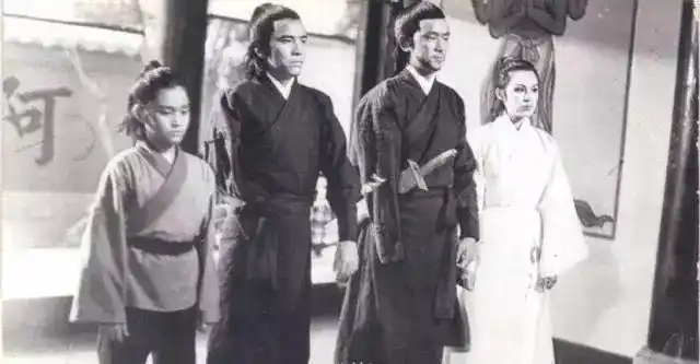 王羽与姜大卫联袂主演的 《独臂双雄》于1976年台湾问世.