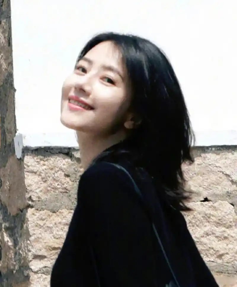 高圆圆回眸笑##高圆圆背影故事感# 高圆圆回眸这张超美啊!我爱了