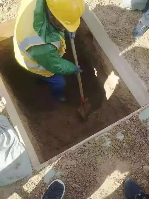 浙江温州铁路人工挖坑长1.2宽1米深3米