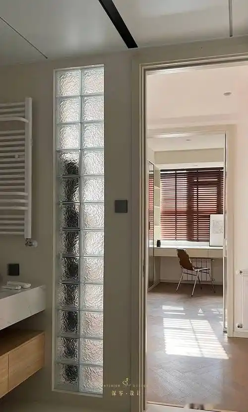玻璃砖才不是普通的砖头,上墙后的高颜值,自然而然的点缀了室内