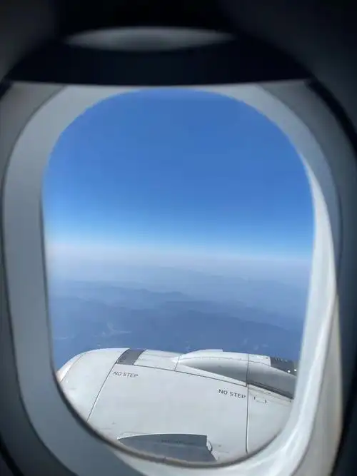 坐飞机靠窗户的乐趣