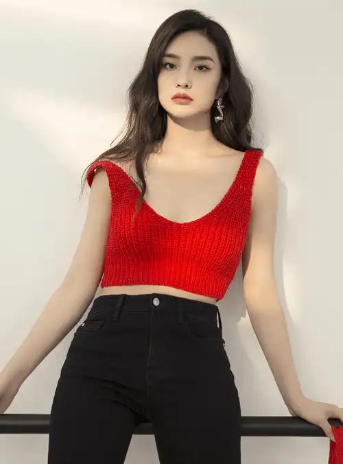 张铭恩屈楚萧同学,曾被sm公司选中,还签约冯小刚资源有点厉害_王可如