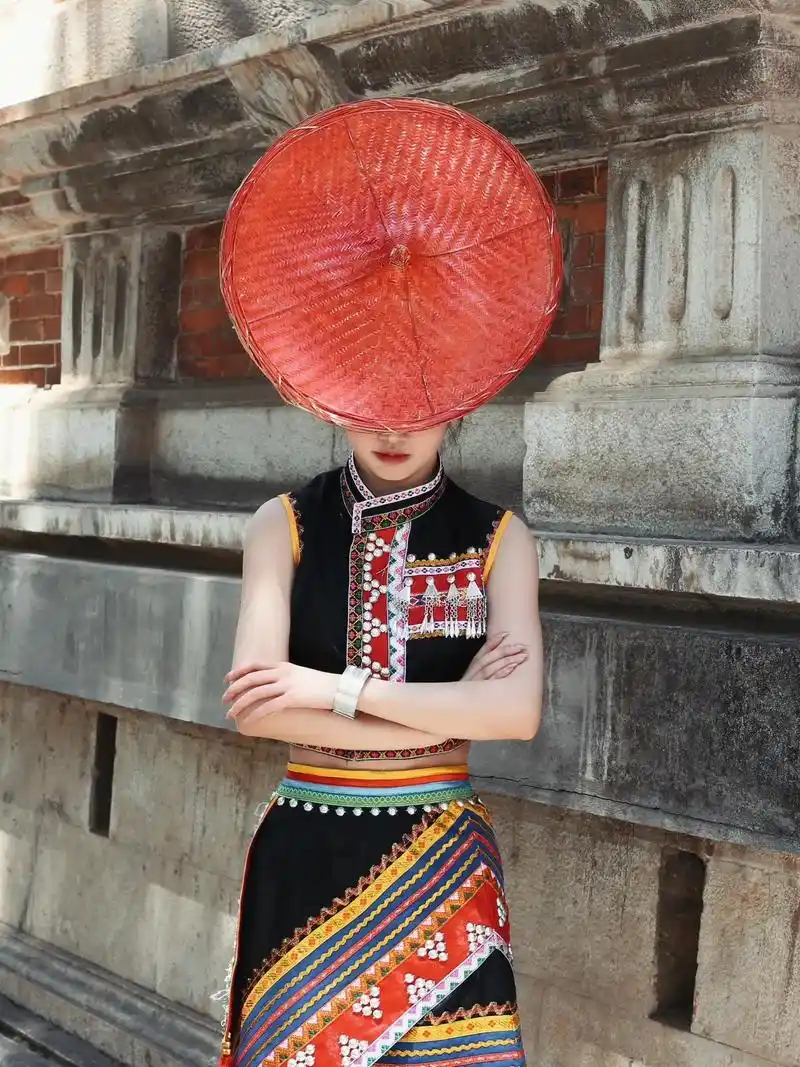 民族风情 #傣族姑娘 #少数民族 #花腰傣 太阳戴在头上, - 抖音