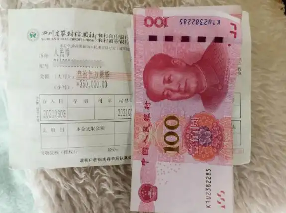 意外捡到35万元大额存单和数张现金后,她选择这样做.