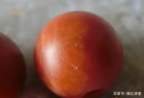 南红的死裂是我们无法避免的,像保山南红,"无裂不保山",保山南红有裂