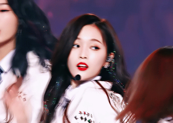 吴宣仪动图,图源wb,侵删