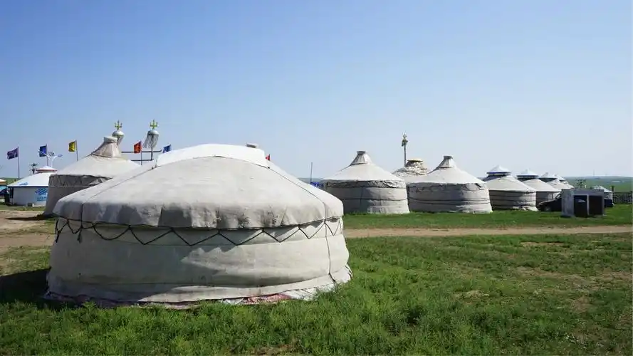 真正蒙古包,是用羊毛毡制作的.