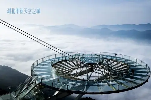 现场组图:天空之城风景区出现"井喷",游客爆满,迎来旅游新高峰!