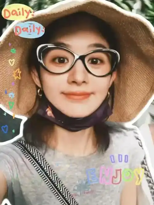 5岁赵丽颖晒卖萌自拍