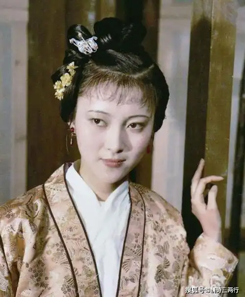 贫寒女孩邢岫烟,不仅人见人爱,更是收获了贾宝玉的柔情和敬重