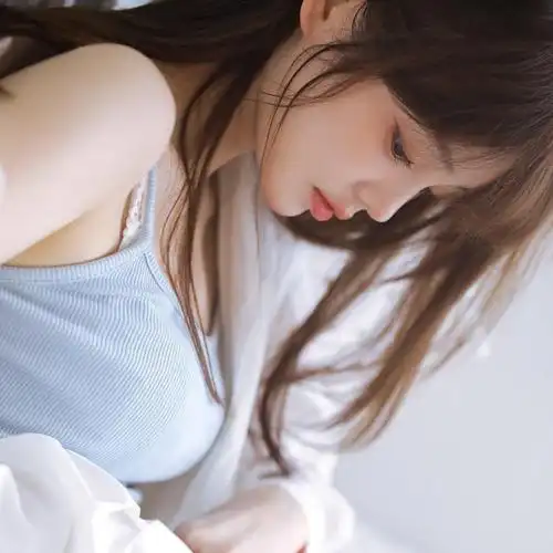 2022大胸妹子头像