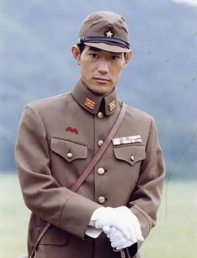 虽然矢野浩二说中文时仍有日本人的口音,但他的语气,语调都透着股"