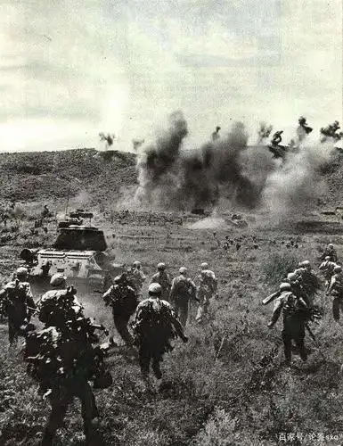 金城战役我军步坦协同发起猛攻