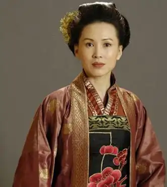 回顾"亚视一姐"陈秀雯:被渣男骗走3000多万,如今61岁老得认不出