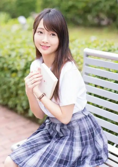 美图欣赏:青春美少女学生装清新写真,甜美可爱