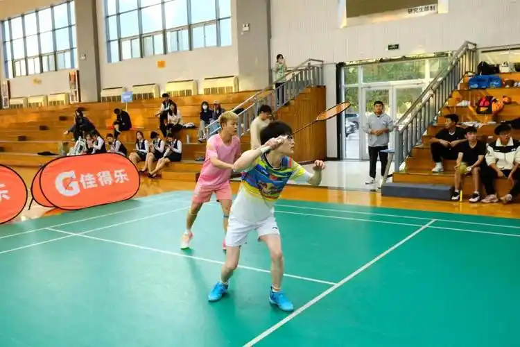 第九届大学生羽毛球比赛举行-西京学院