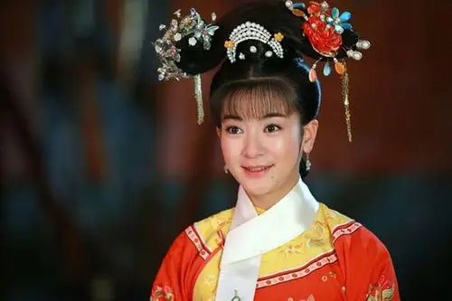 李佳航和李晟因为《新还珠格格》结缘,已经相恋4年.