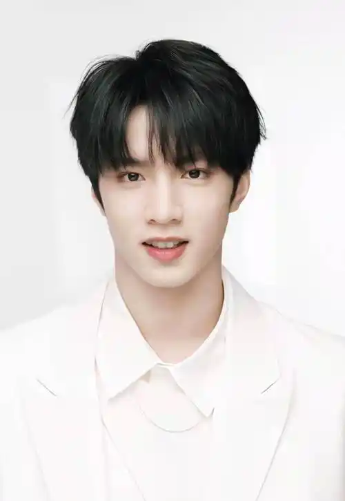 四年的暴风成长,狼王已横空出世,你可以永远相信刘耀文_严浩翔_少年团